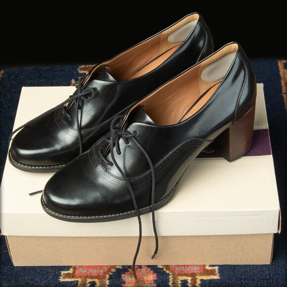 Clarks Tarah Victoria Oxford Pumps Black Leather Women's 9 US - Picture 1 of 8